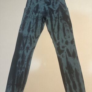 Lululemon Athletica Blue and Black Tie dye Patterned Leggings
